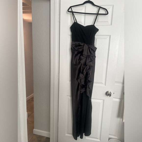 Elegant dress for special occasion! - Picture 2 of 3